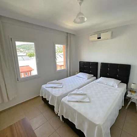 Pinky Aparthotel