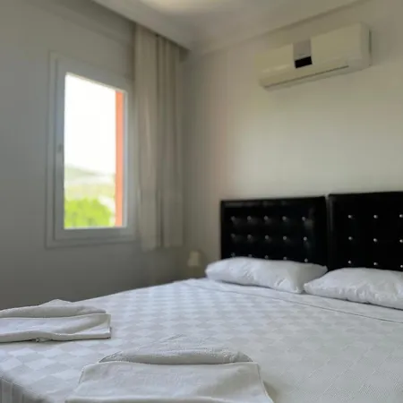 Pinky Aparthotel *